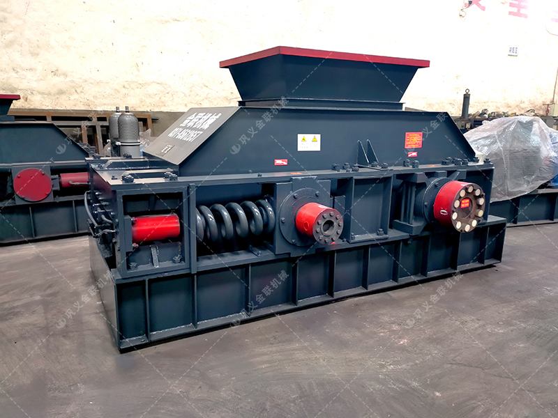 處理玄武巖、鵝卵石成沙的小型對(duì)輥制砂機(jī)產(chǎn)量多大？