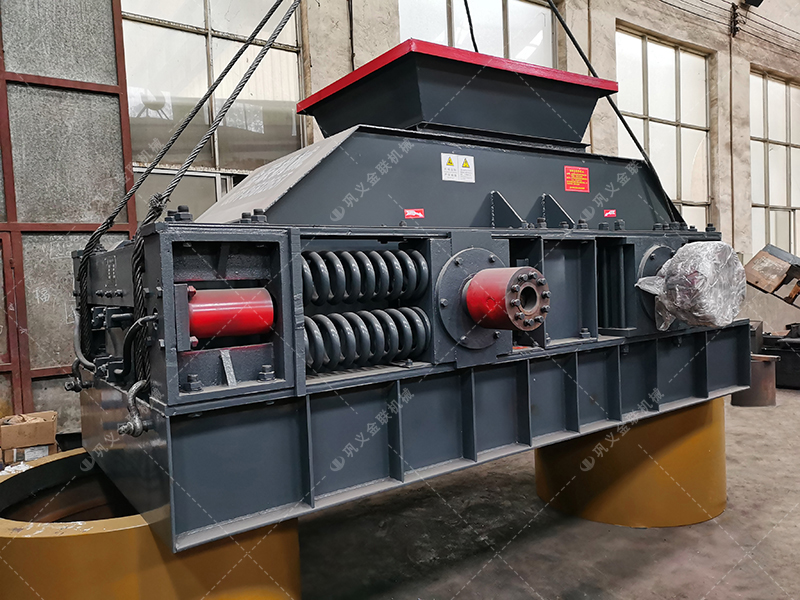 2PG1007型半自動對輥破碎機設(shè)備發(fā)貨圖片