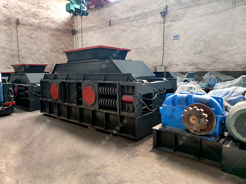 中大型半自動對輥破碎機發往河南洛陽處理河卵石