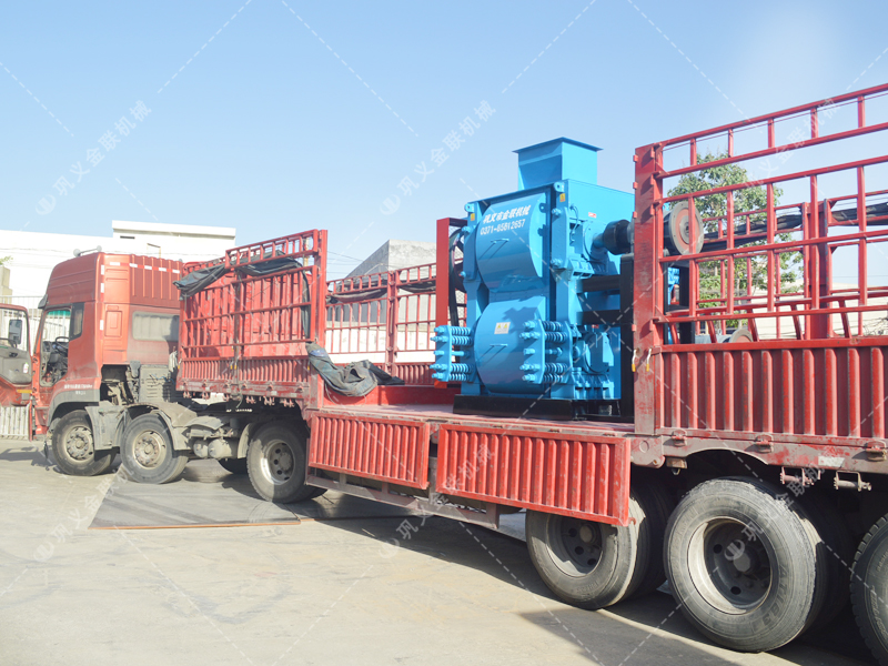 4PG0806中型四輥破碎機(jī)發(fā)貨圖片_發(fā)往廣西南寧_破碎鐵礦石