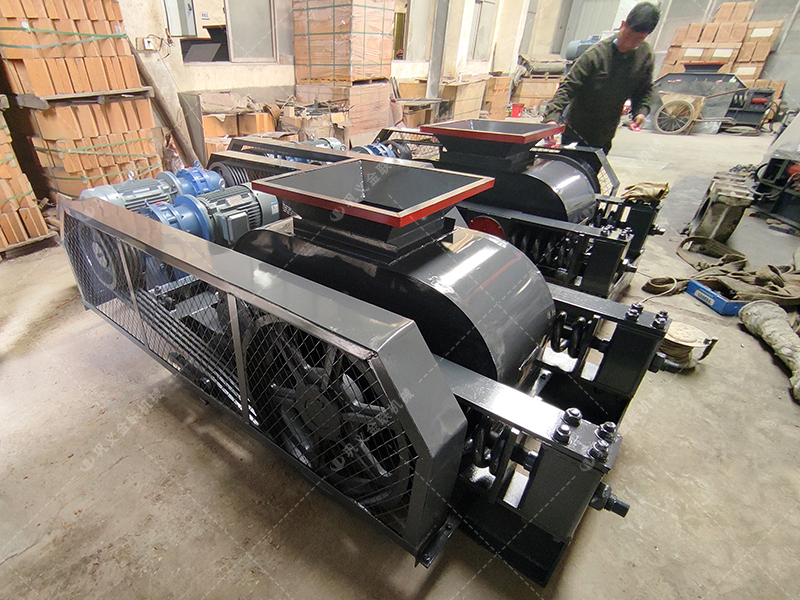 2PG610x400對輥破碎機(jī)發(fā)貨圖片_發(fā)往福建龍巖_鵝卵石制砂