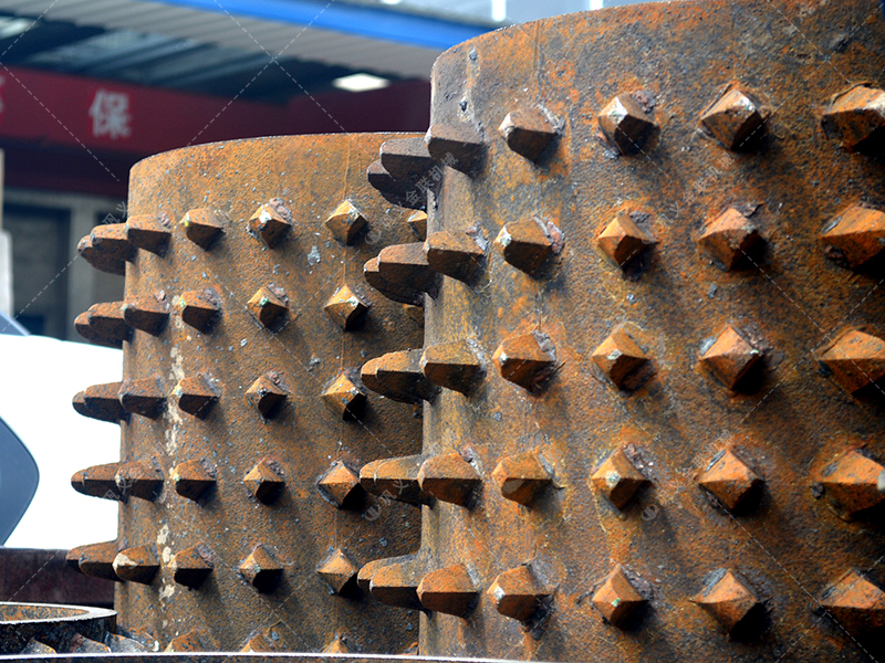 除了價格,選擇雙齒輥破碎機(jī)更應(yīng)關(guān)注哪些長期效益指標(biāo)? 除了價格,選擇雙齒輥破碎機(jī)更應(yīng)關(guān)注哪些長期效益指標(biāo)?